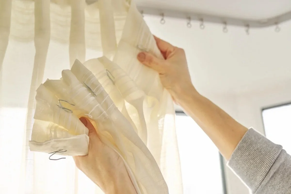 Maximising Small Spaces: Space-Saving Curtain Hanging Ideas Curtain-Hanging